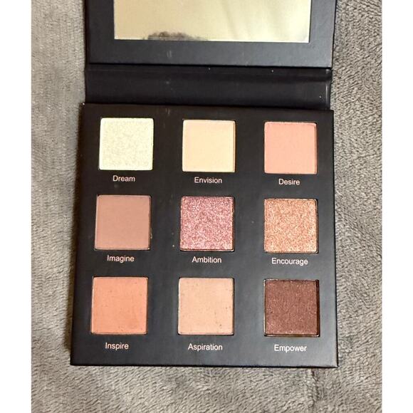 NWOB Realher Dreams So Big Eyeshadow Palette 9 Shimmer & Matte Daily Use - Picture 3 of 6